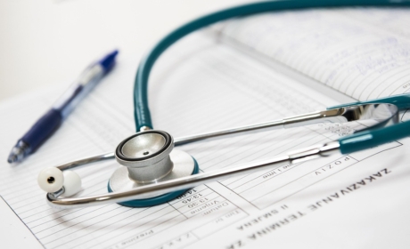Healthcare and teaching professions are the backbone of society. And yet they are collapsing, warns a scientific study.